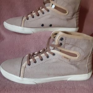 Van's womans sz 8 high tops